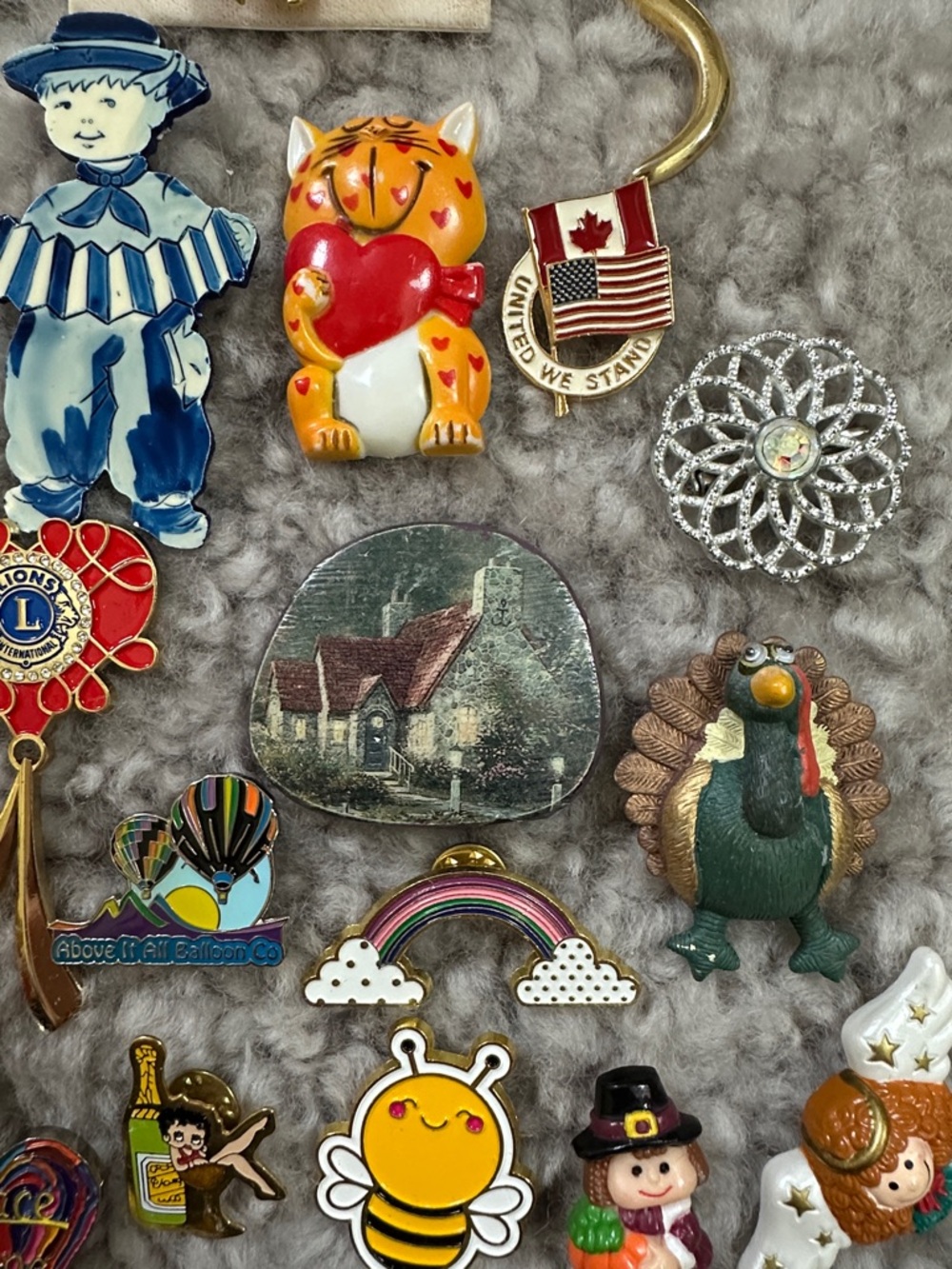Eclectic Lot of Vintage Enamel, Wood, and Glass Brooches - Picture 2 of 5